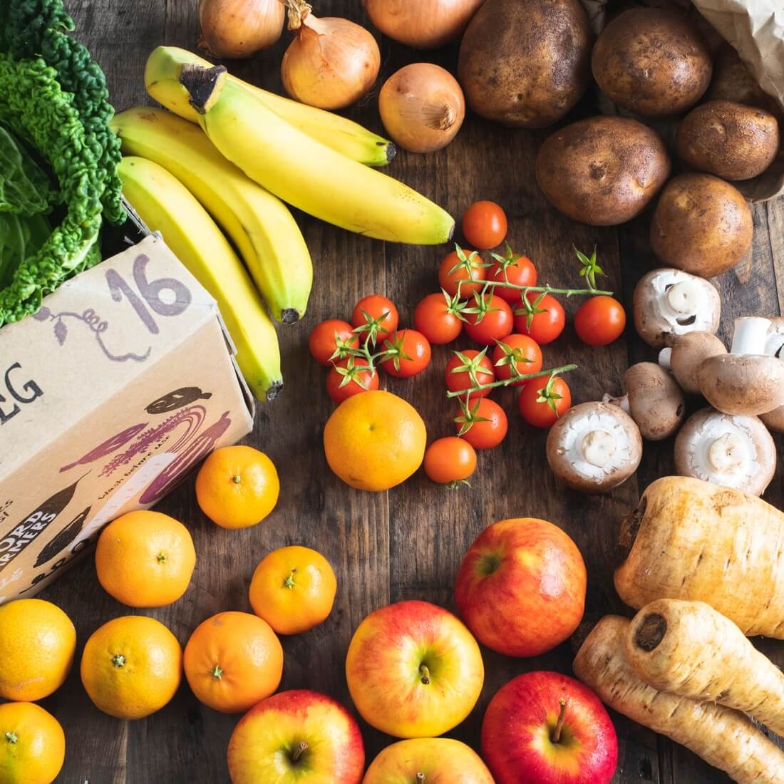 Organic Seasonal organic fruit & veg box medium / Riverford