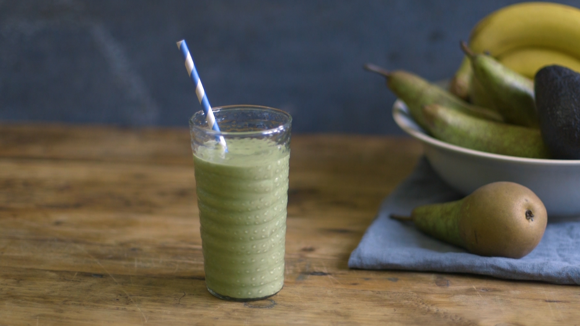 Avocado, spinach and pear smoothie recipe / Riverford