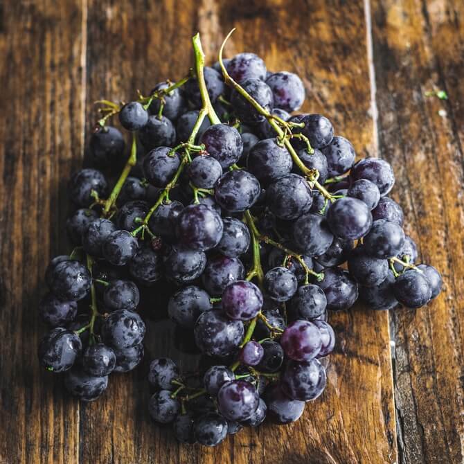 Organic Black muscat grapes 350g / Riverford