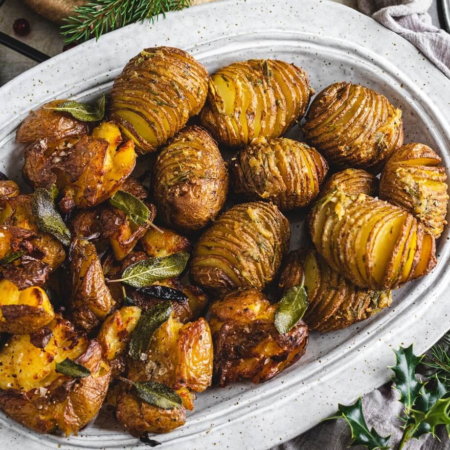 Garlic roasted potatoes recipe / Riverford