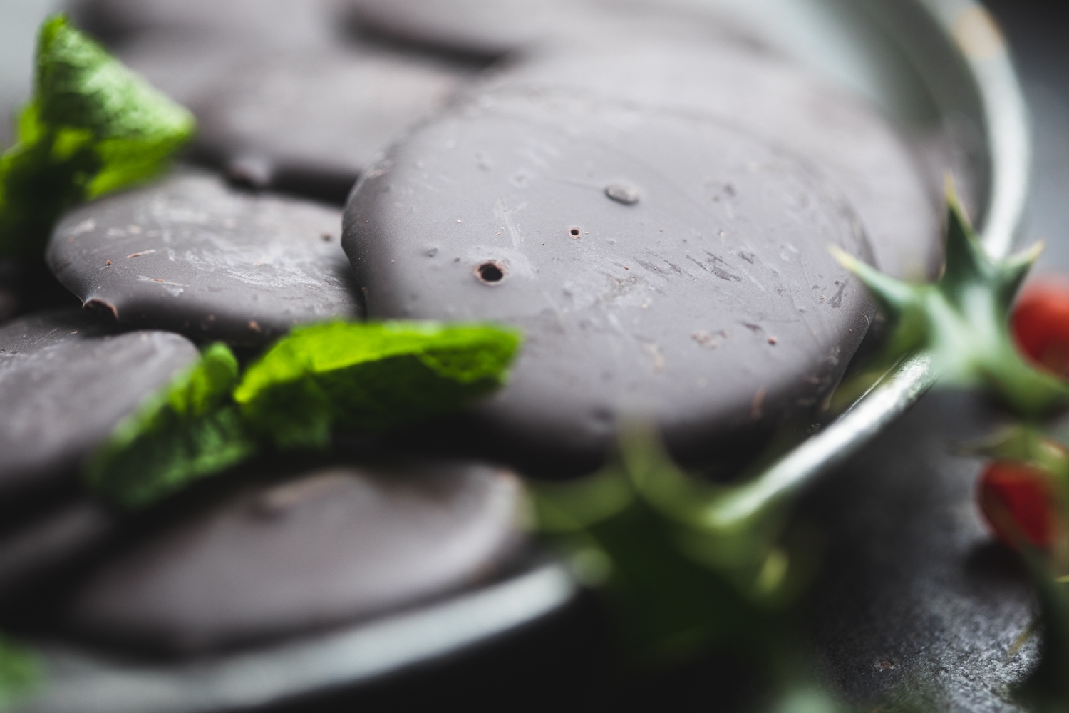 Dark chocolate minty thins