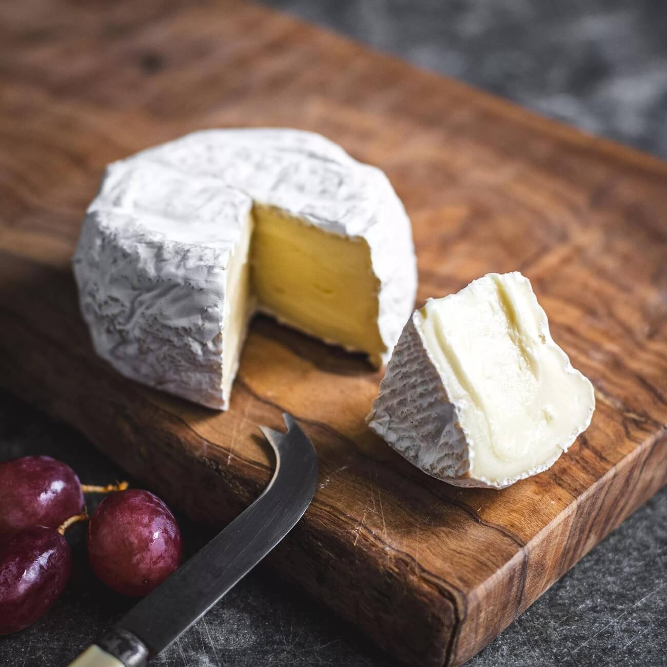 Organic Cotswold smoked brie 140g / Riverford