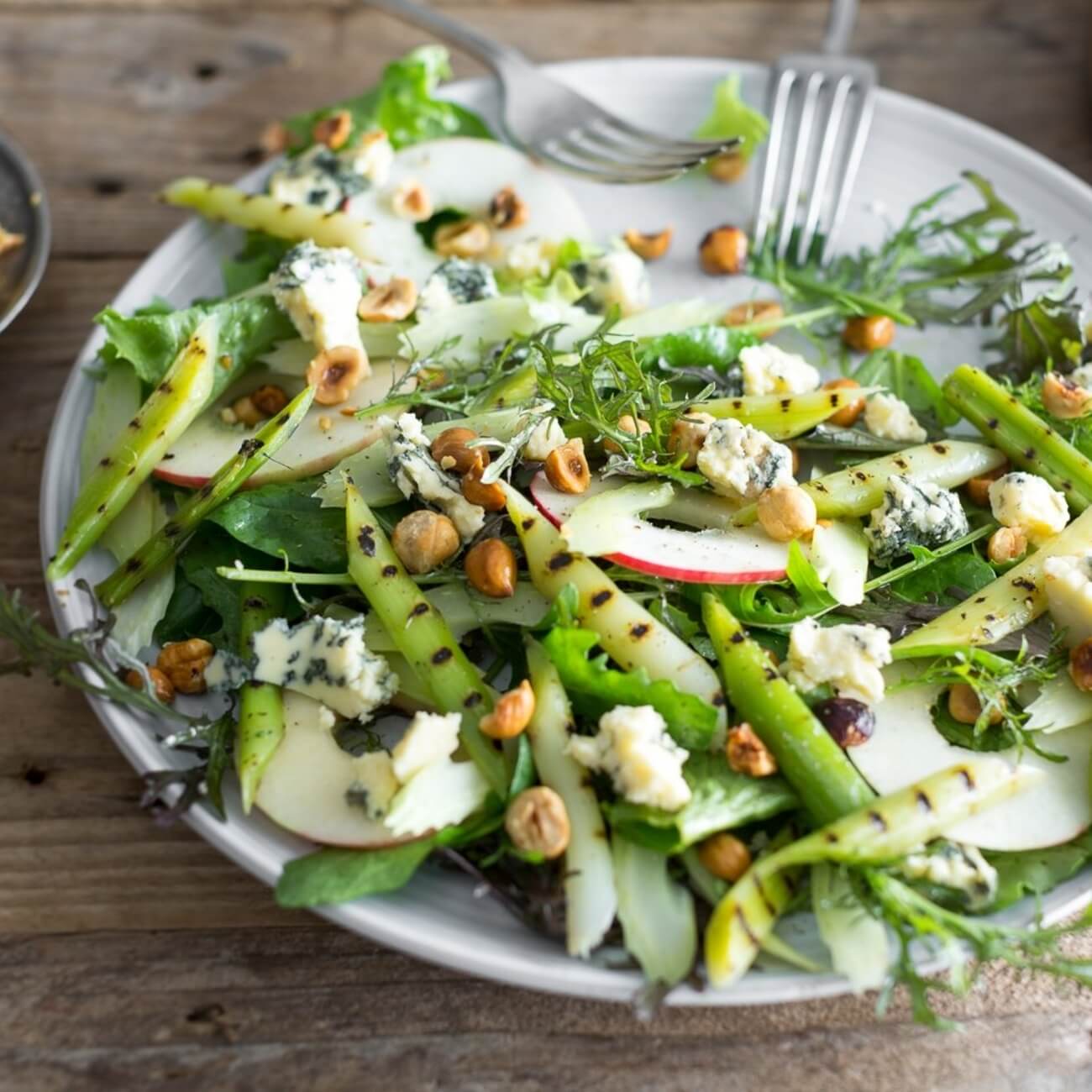 Grilled leek and blue cheese salad with apples, celery and... / Riverford