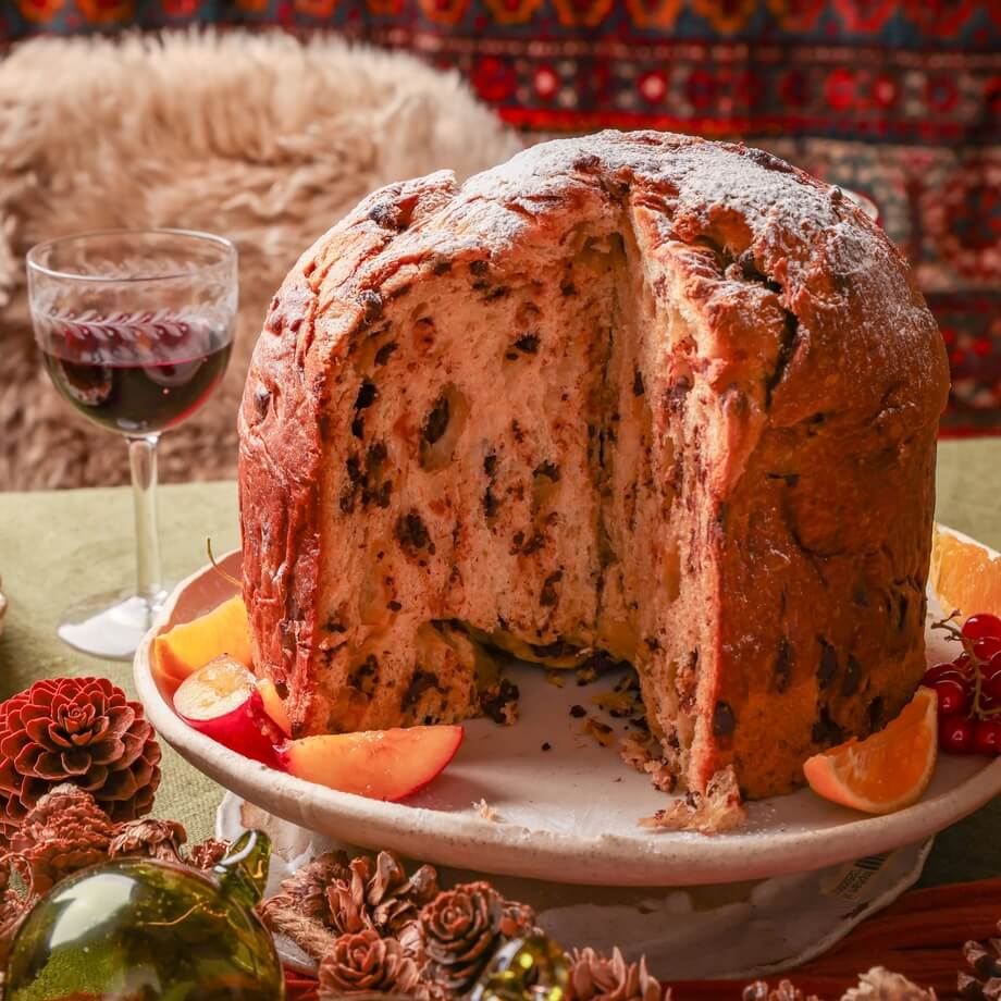 Organic Panettone with chocolate chips 750g / Riverford