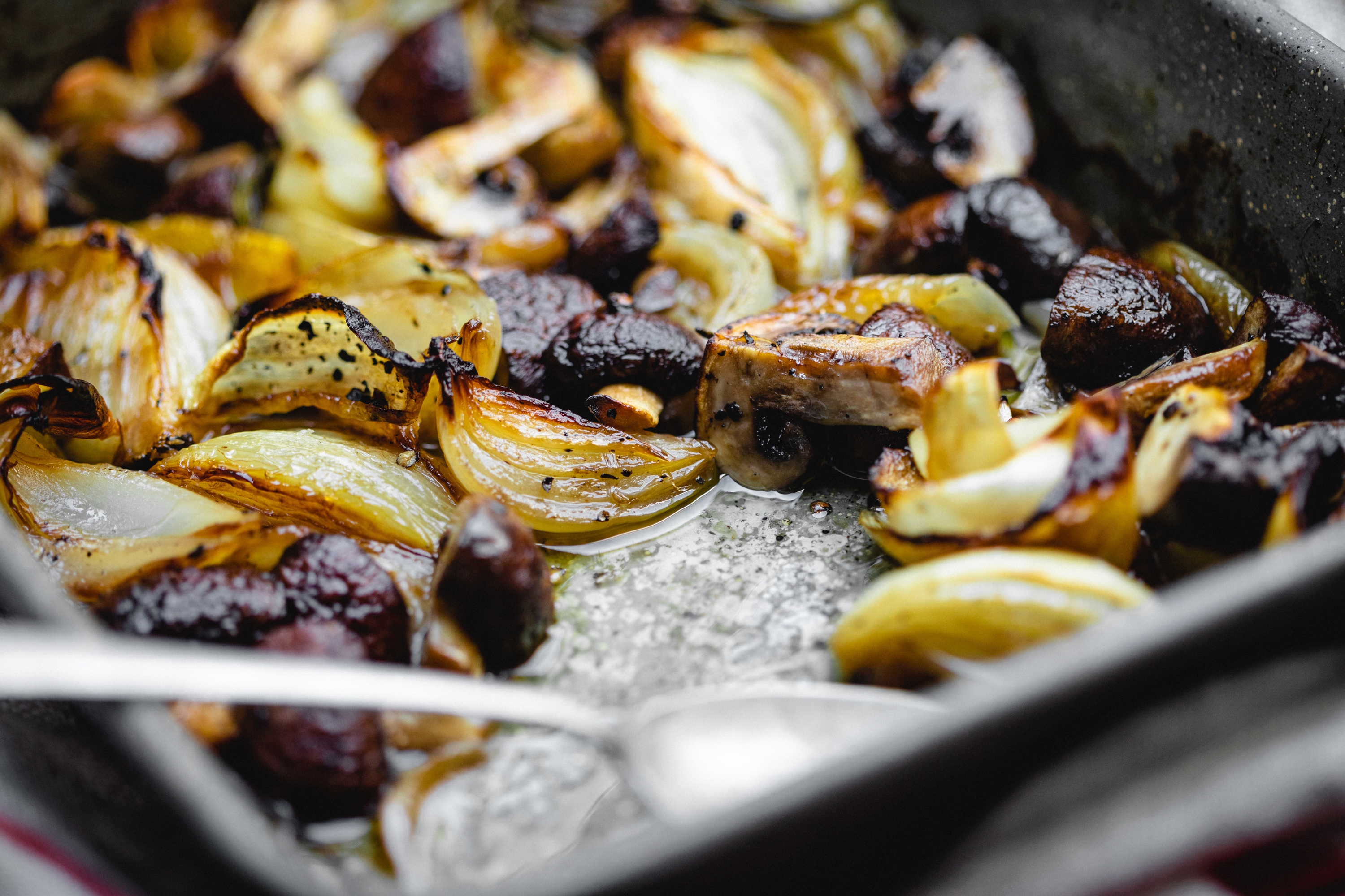 Caramelised shallots recipe / Riverford