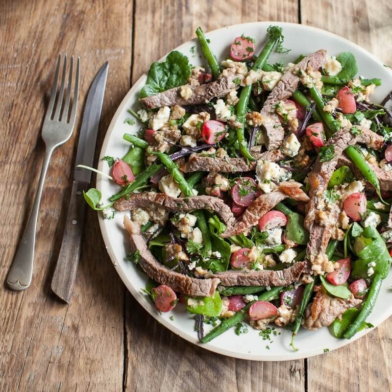 Steak & blue cheese salad with a walnut dressing