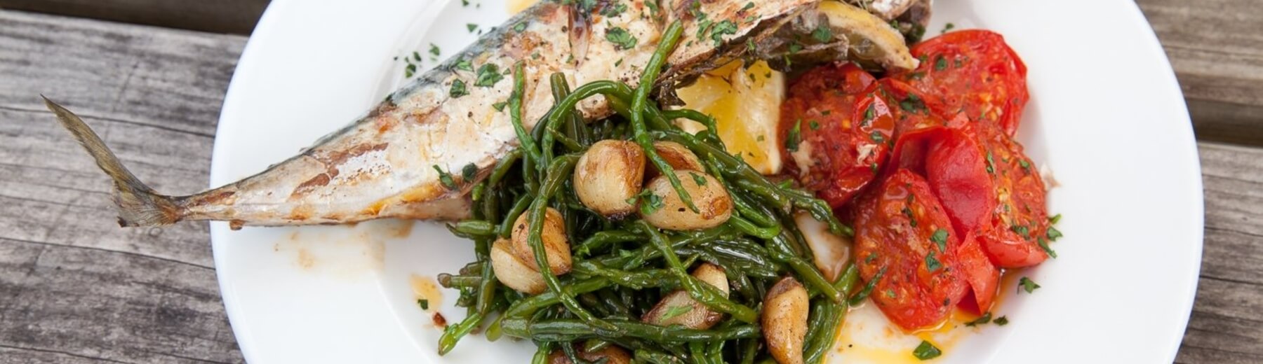 Whole roast mackerel, samphire with chewy garlic and devil... / Riverford